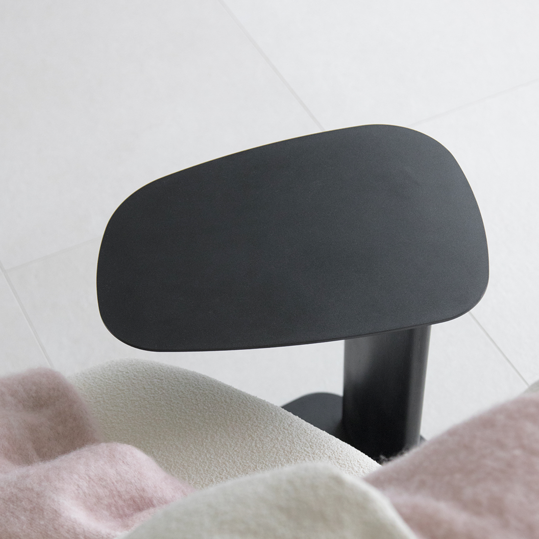 【展示現品】BOULDER SIDE TABLE