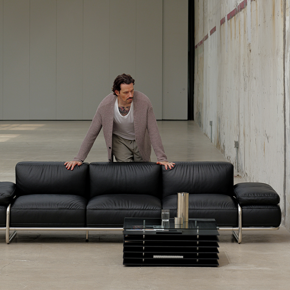 Noir Sofa -Leather