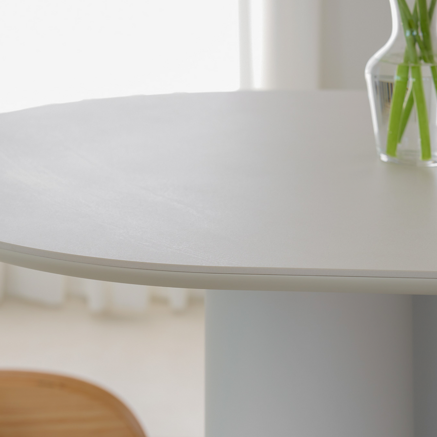 SILHOUETTE OVAL TABLE