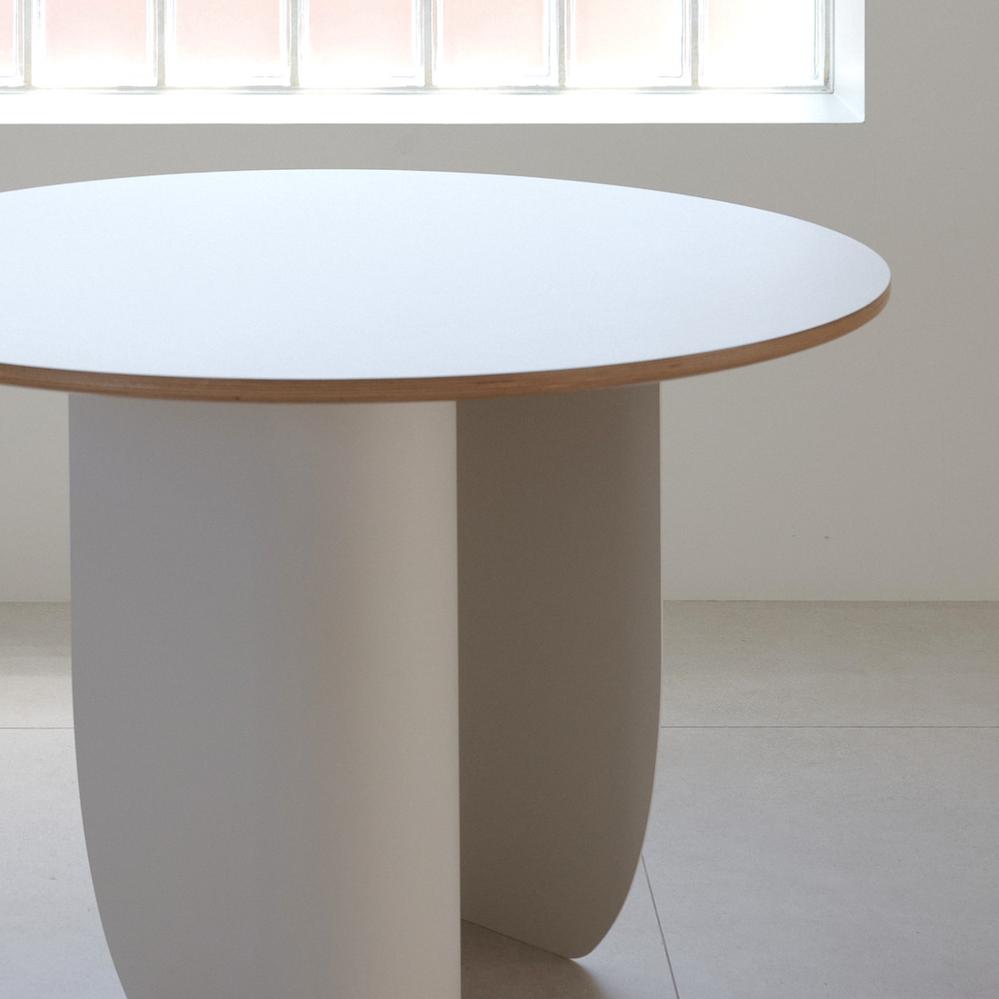 SILHOUETTE ROUND TABLE