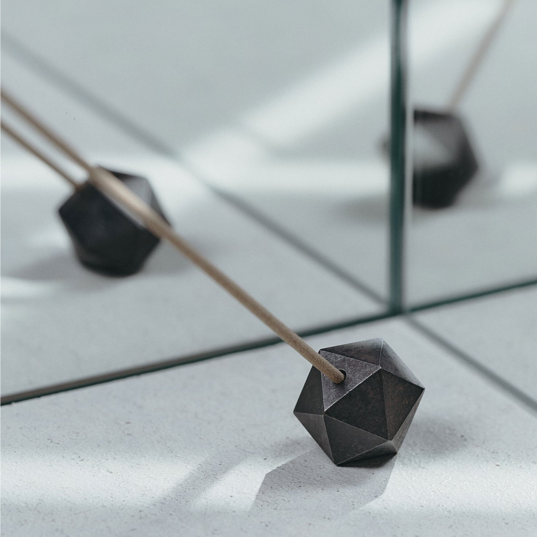 poly incence holder black